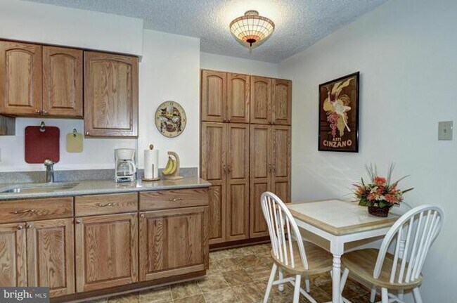 Building Photo - 7401 Westlake Terrace