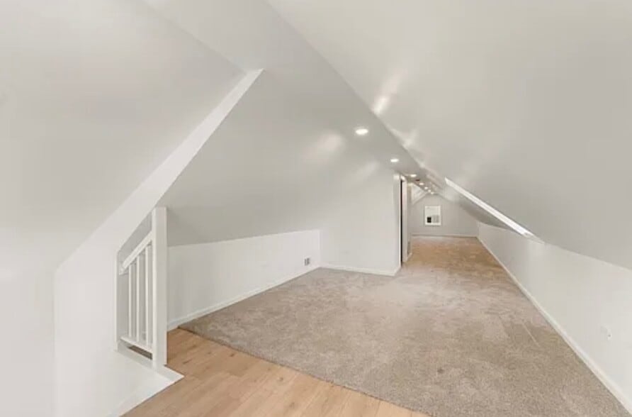 Building Photo - 2913 W 38th St