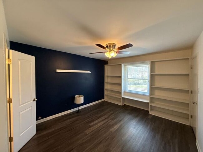 Building Photo - T.R. Lawing Realty Property