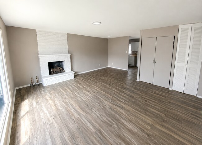 Building Photo - 4511 N Kenmore Rd