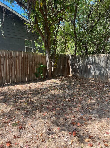 Building Photo - 3210 Northeast Dr