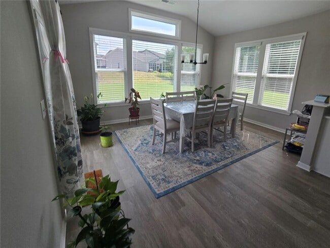 Building Photo - 121 Linden Ct