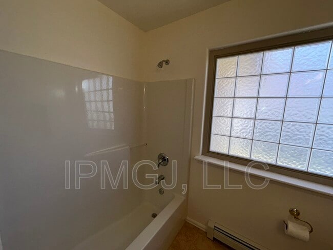 Building Photo - 815 Lincoln Ct