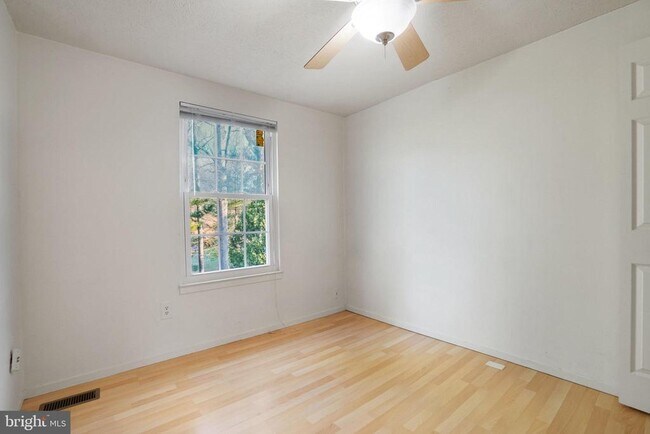 Building Photo - 6515 Field Master Dr