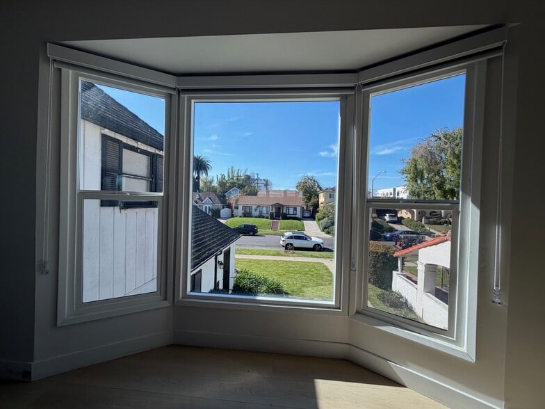 Building Photo - 1546 S Ogden Dr