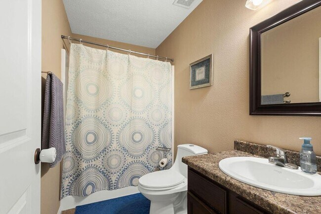 Building Photo - 4101 N Thistle Dr