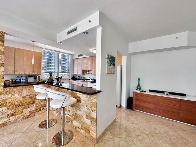 Building Photo - 801 Brickell Key Blvd