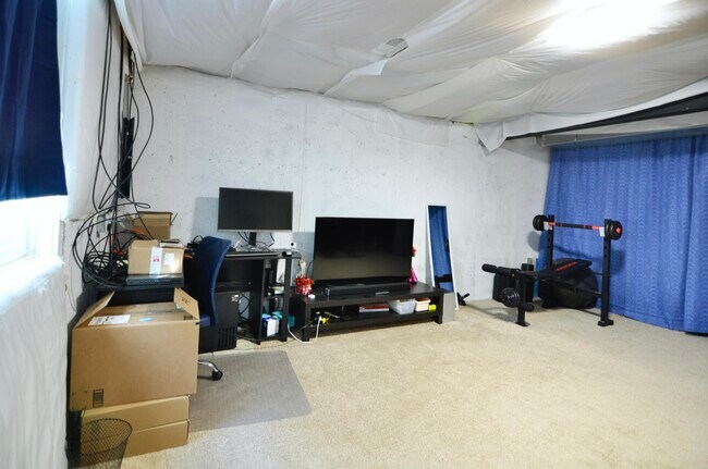 Building Photo - 4481 Bridgeview Ln