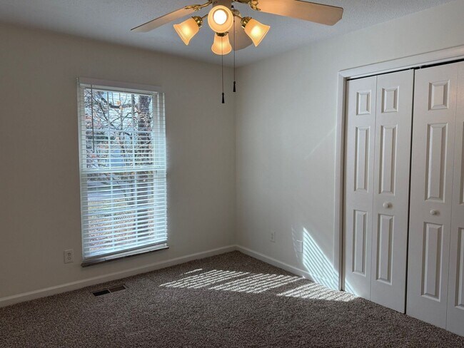 Building Photo - ** Beautiful 4 bedroom House in Farragut Area **