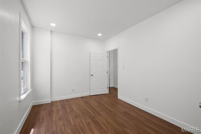 Building Photo - 4936 Shaw Ave