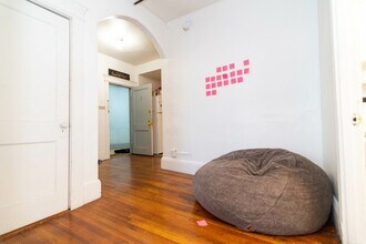 Building Photo - Great Three bed in Packards corner