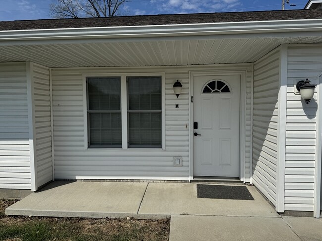 Building Photo - 180 Wild Rose Ln