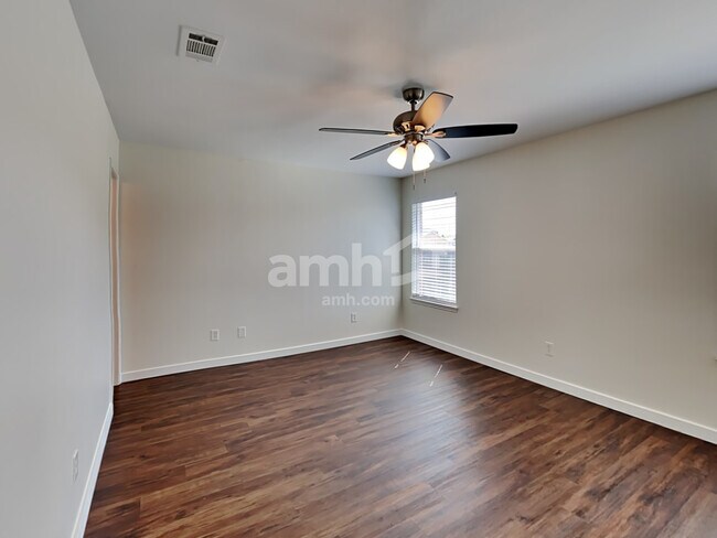 Building Photo - 803 Windflower Dr