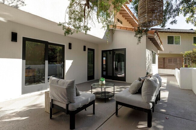 Building Photo - **3900 Paseo De Las Tortugas Torrance** Spacious 4 bedroom 3 bath with beautiful view!