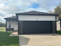 Building Photo - 4940 W Minota St