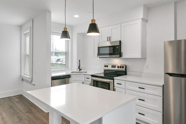 Building Photo - 1 Bedroom 1 Bath Unit Available