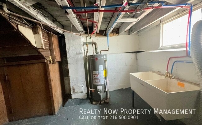 Building Photo - 11100 Lincoln Ave