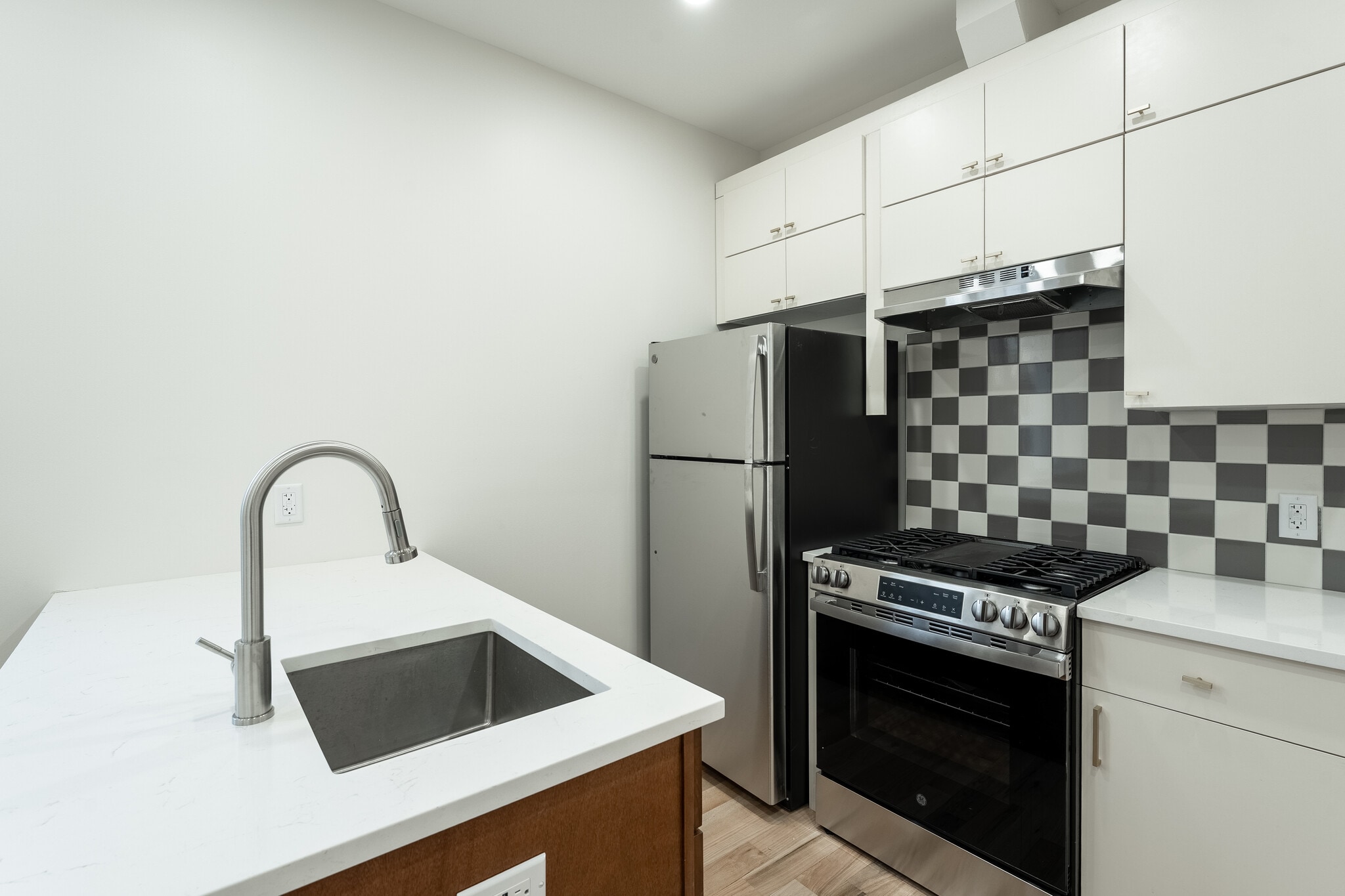 Building Photo - West View Towers