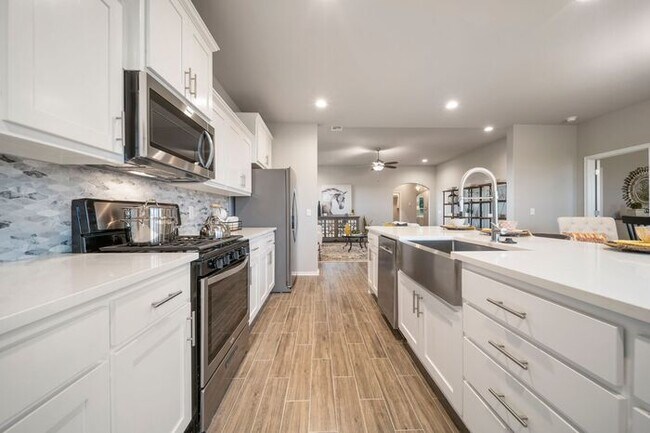 Building Photo - Stunning 3BR + Study in Prime Owasso/Colli...