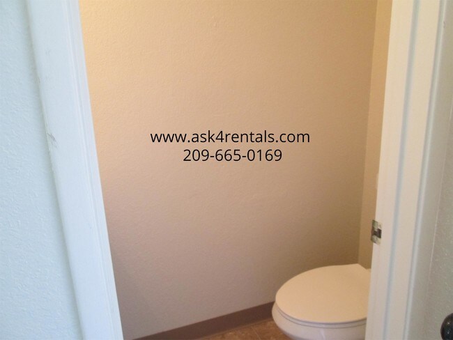 Building Photo - 200 Northwoods Ave