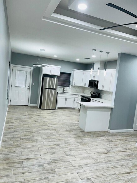 Building Photo - 1608 Angelina Dr