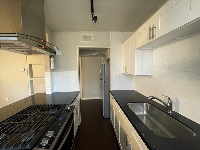 Building Photo - 2801 Carrolton St