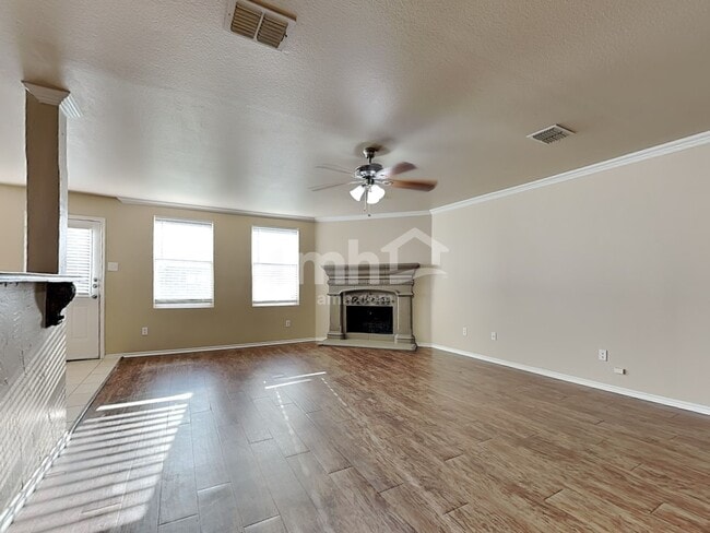 Building Photo - 2806 Lake Terrace Dr