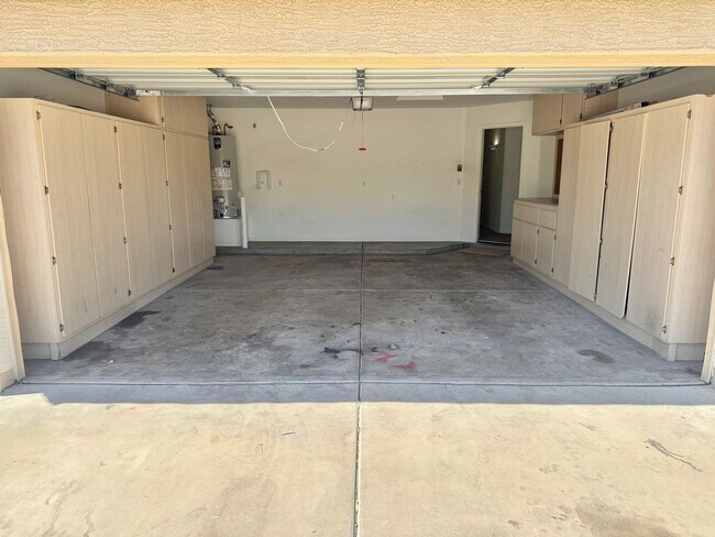 Building Photo - 2106 W Alta Vista Rd