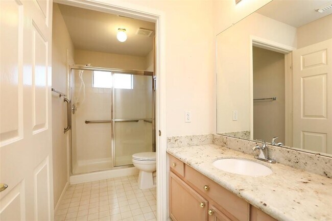 Building Photo - 10511 N Shadowdale Dr