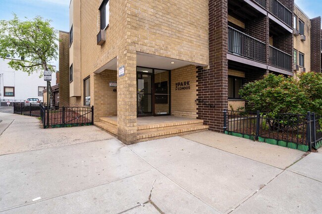 Primary Photo - 7117 Park Ave
