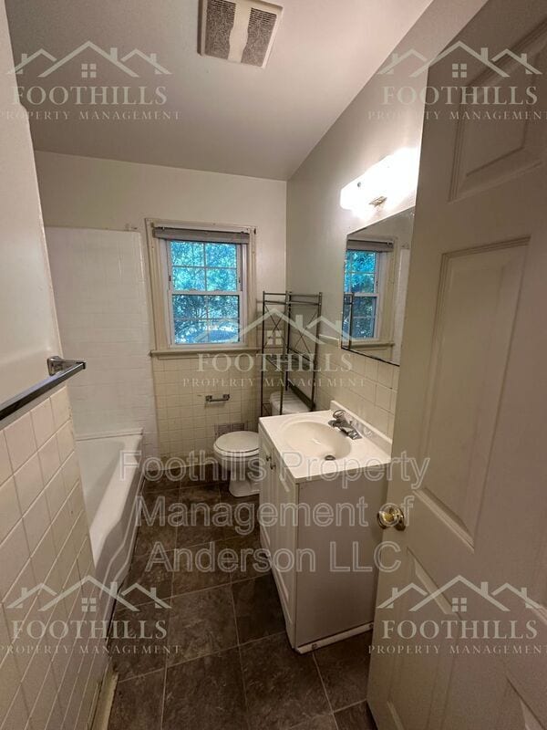 Building Photo - 2215 Bellview Rd
