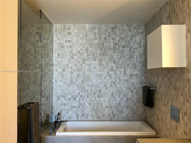 Building Photo - 68 SE 6th St