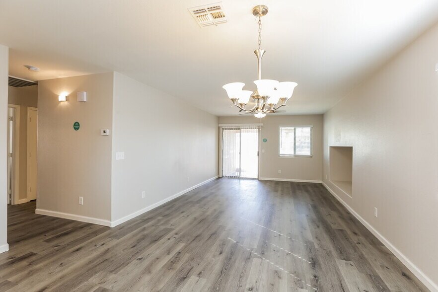 Building Photo - 1074 E Silversmith Trail