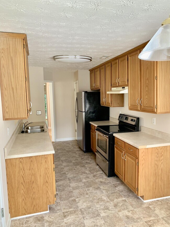 Building Photo - 4068 Beaver Oaks Dr