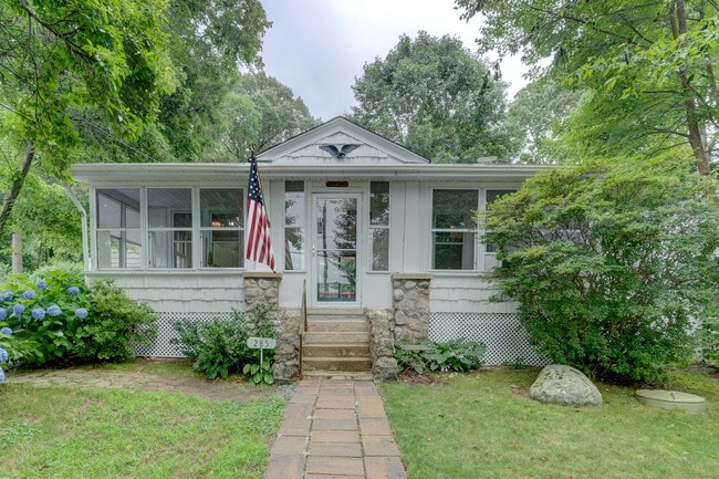Building Photo - 285 Deepwood Dr