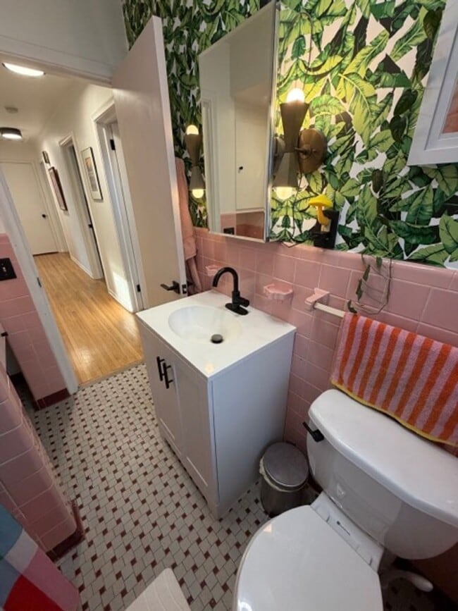 Building Photo - Stylishly Updated 4BR Home in the Heart of Northeast Minneapolis!