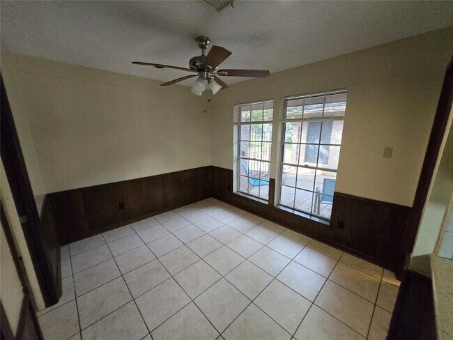 Building Photo - 4242 Honey Oaks Dr