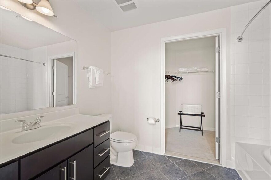 Building Photo - 1405 S Fern St