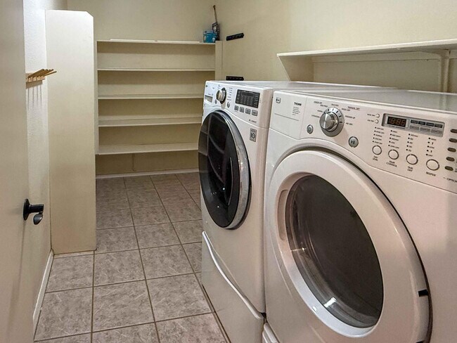 Building Photo - 3103 W Zachary Dr