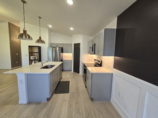Building Photo - Beautiful 3/2/2 SF Home For Rent in Davenport, FL $2199