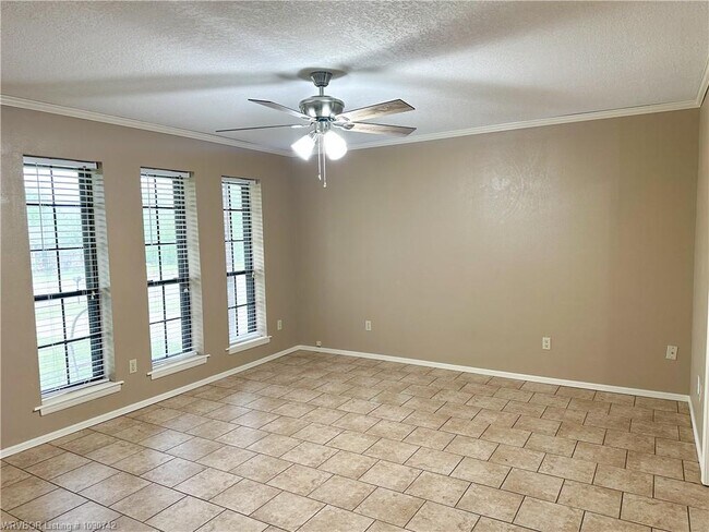 Building Photo - 406 Wyndy Height Dr