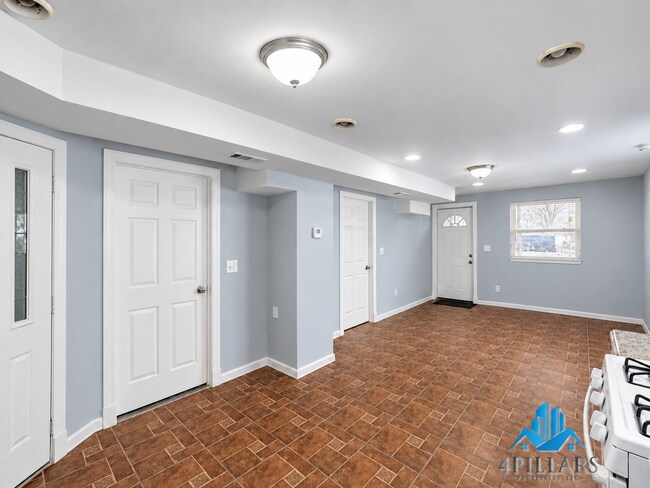 Building Photo - 5647 Sohl Ave