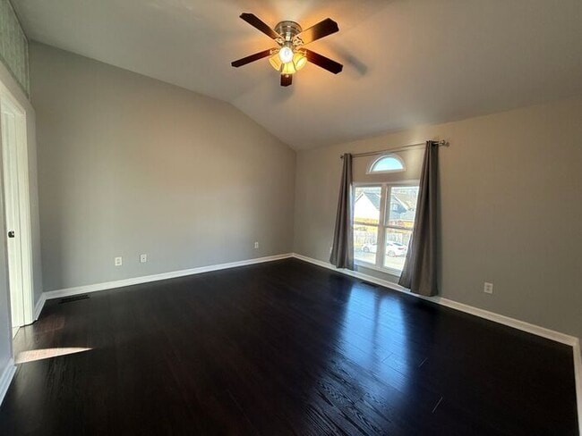 Building Photo - For Rent - Split Level Brick Home in South Nashville with Garage