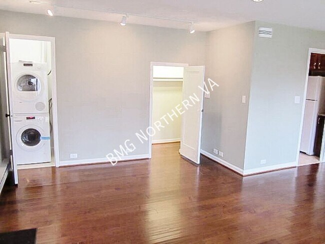 Building Photo - 3553 Martha Custis Dr