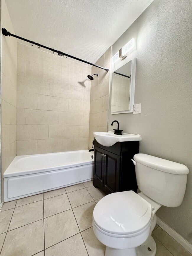 Building Photo - Adorable 3BD Vintage Henderson Home w/ Mod...