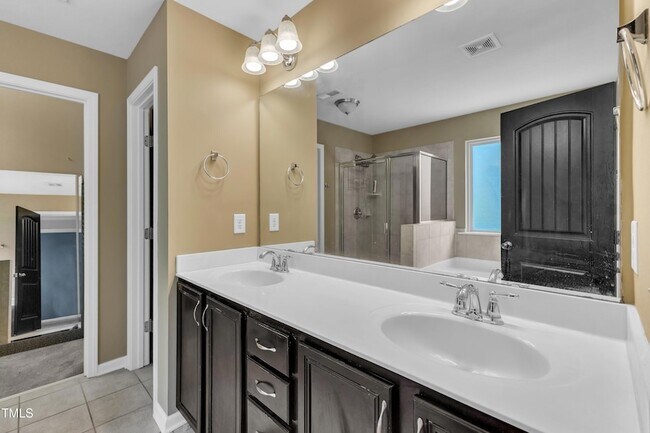 Building Photo - 211 Westgrove Ct