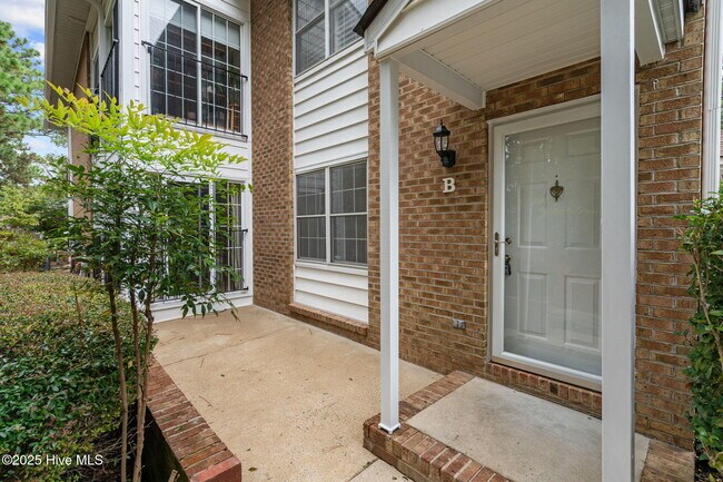 Building Photo - 9 Pinehurst Mnr Rd