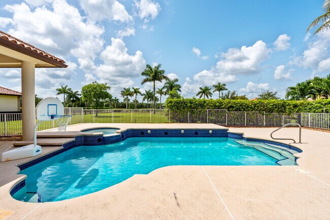 Building Photo - 3250 Palm Beach Point Blvd