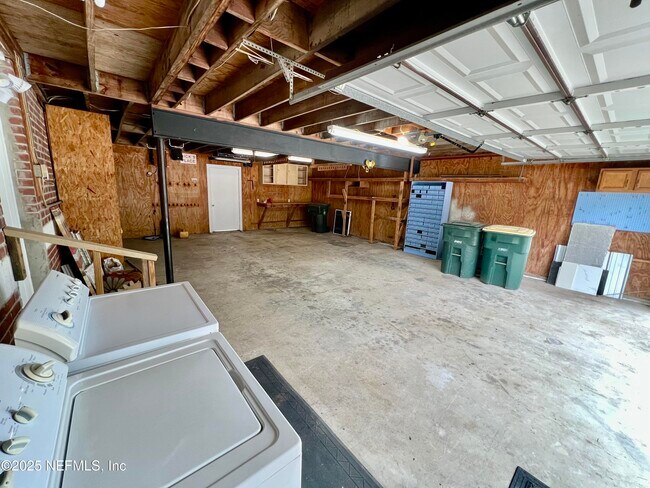 Building Photo - 9720 Jupiter Ct S