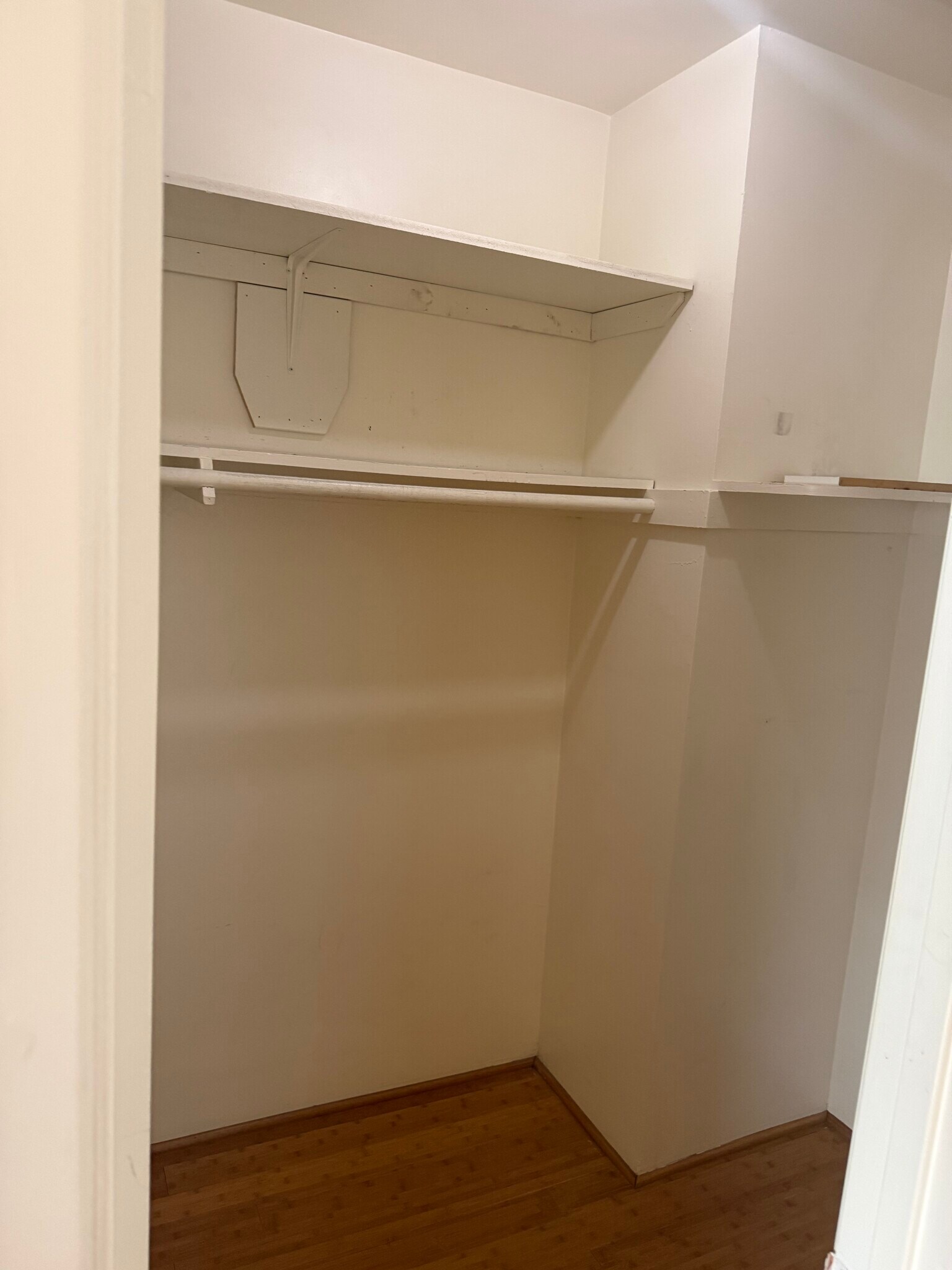 Building Photo - 1227 E 1st St